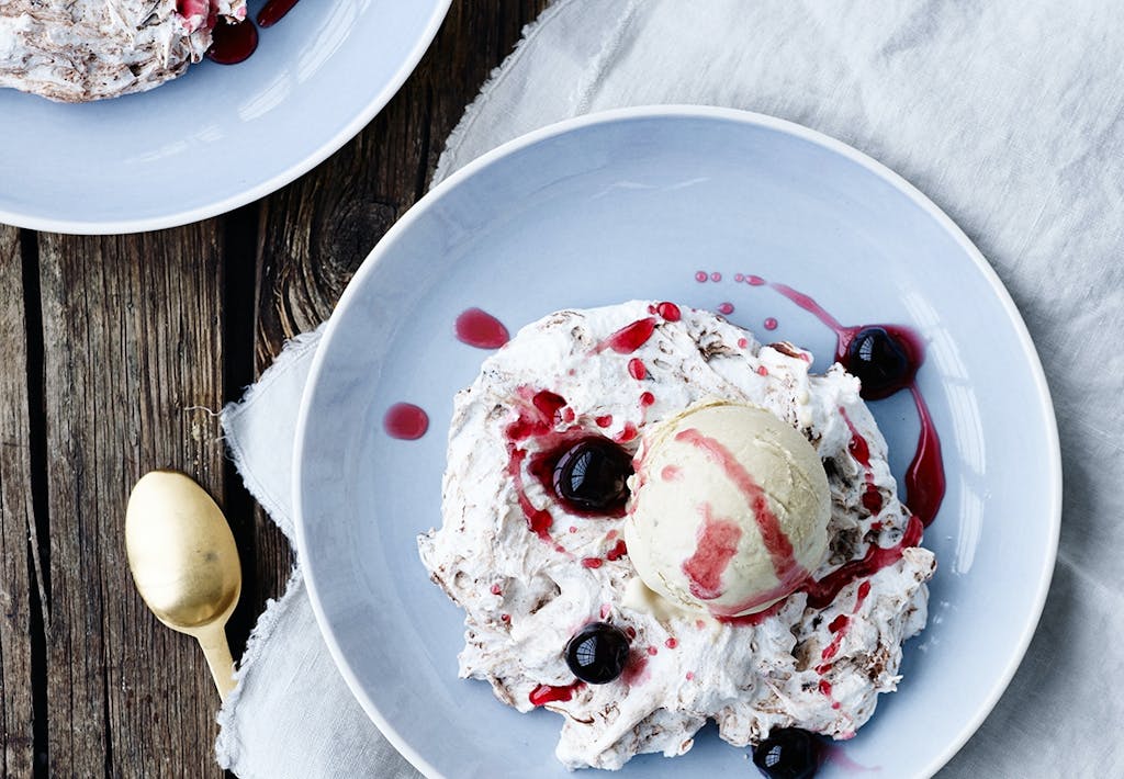 CHOKOLADEMARENS MED LAKRIDSPARFAIT OG KIRSEBÆR