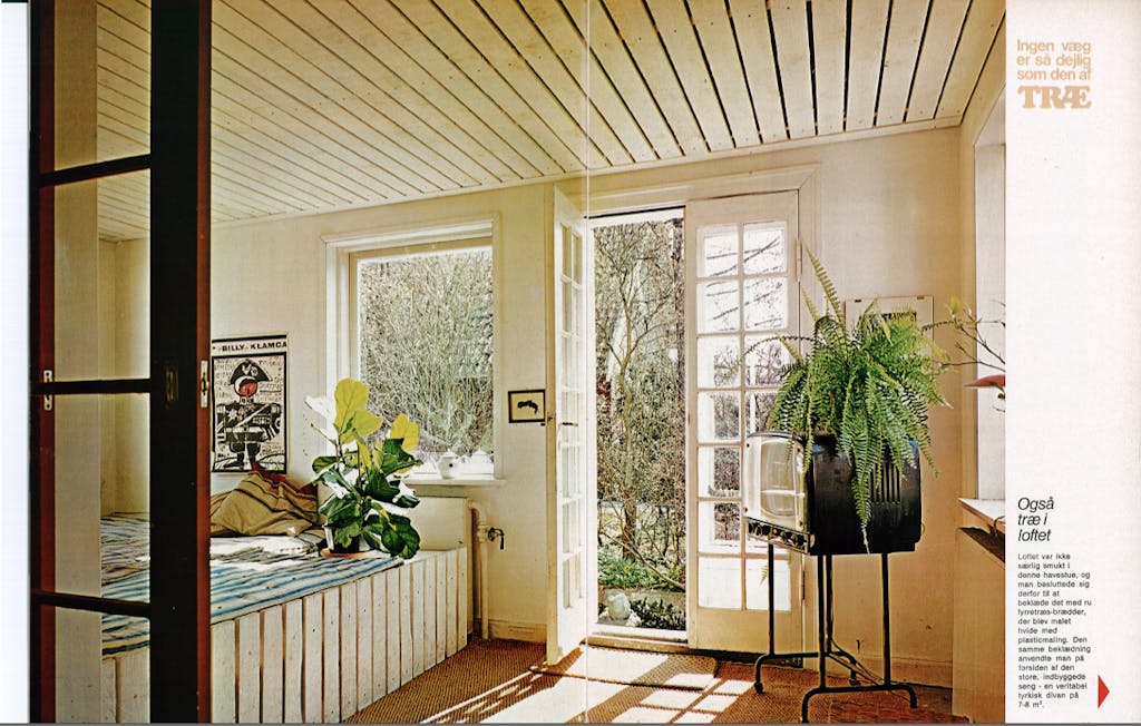 Retro-chic med brædder i loftet