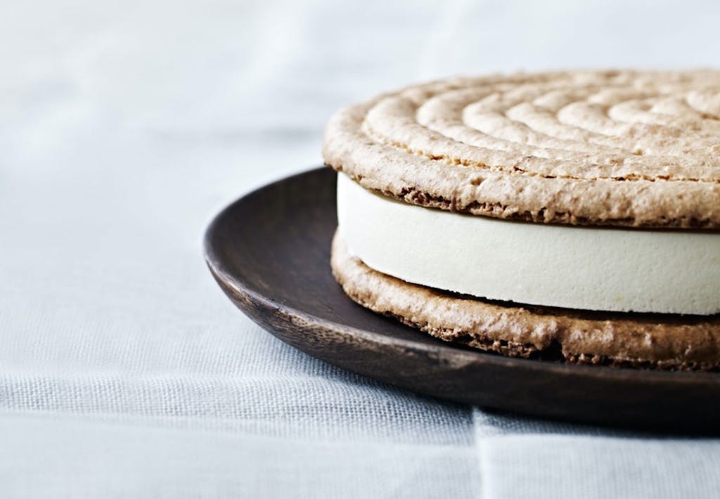 KAGE MED CITRONMOUSSE