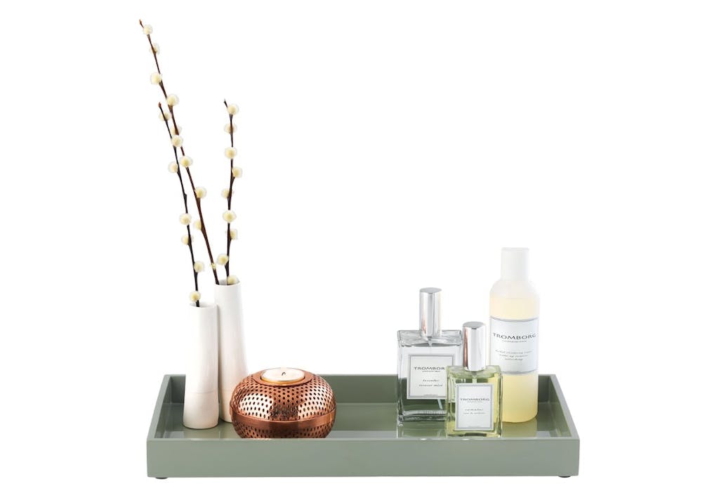 Bakke i lakeret træ