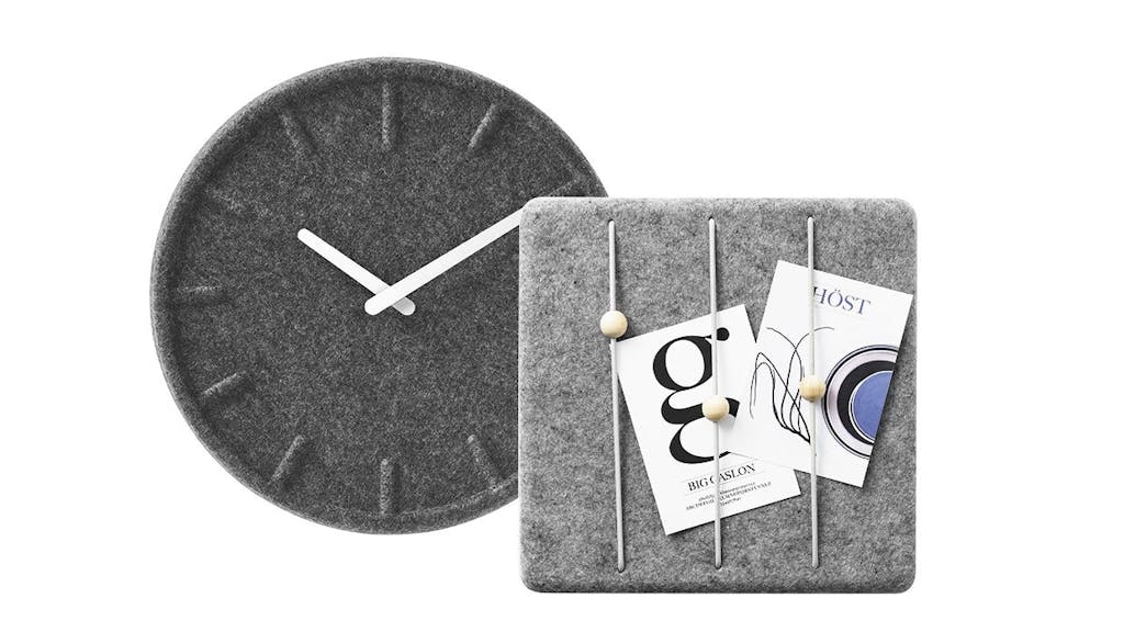 Opslagstavle og vægur i filt