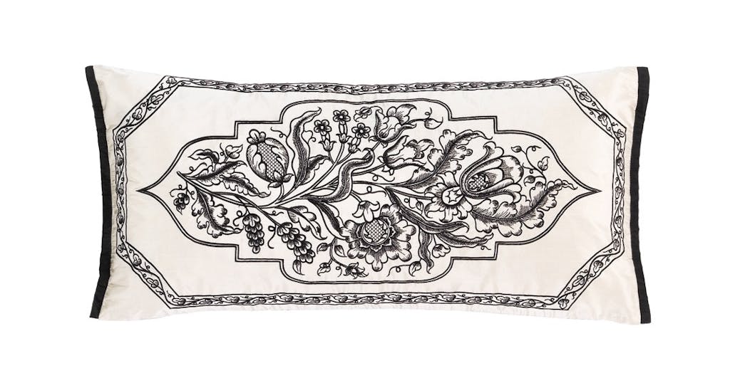 Broderet silkepude Broderet silkepude
