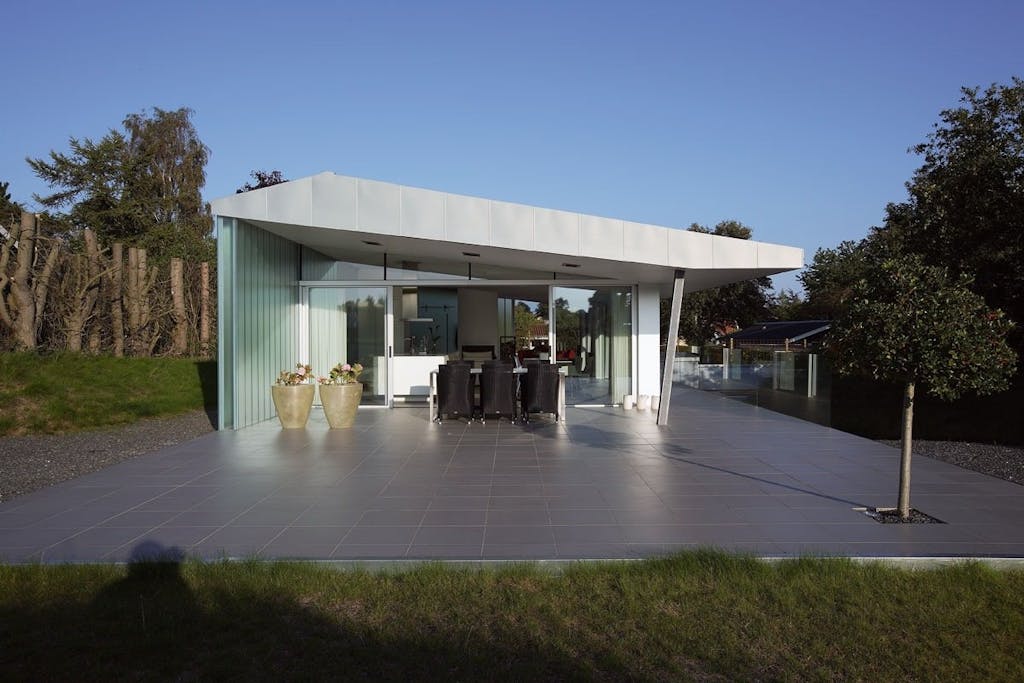 Glashuset set fra vejen