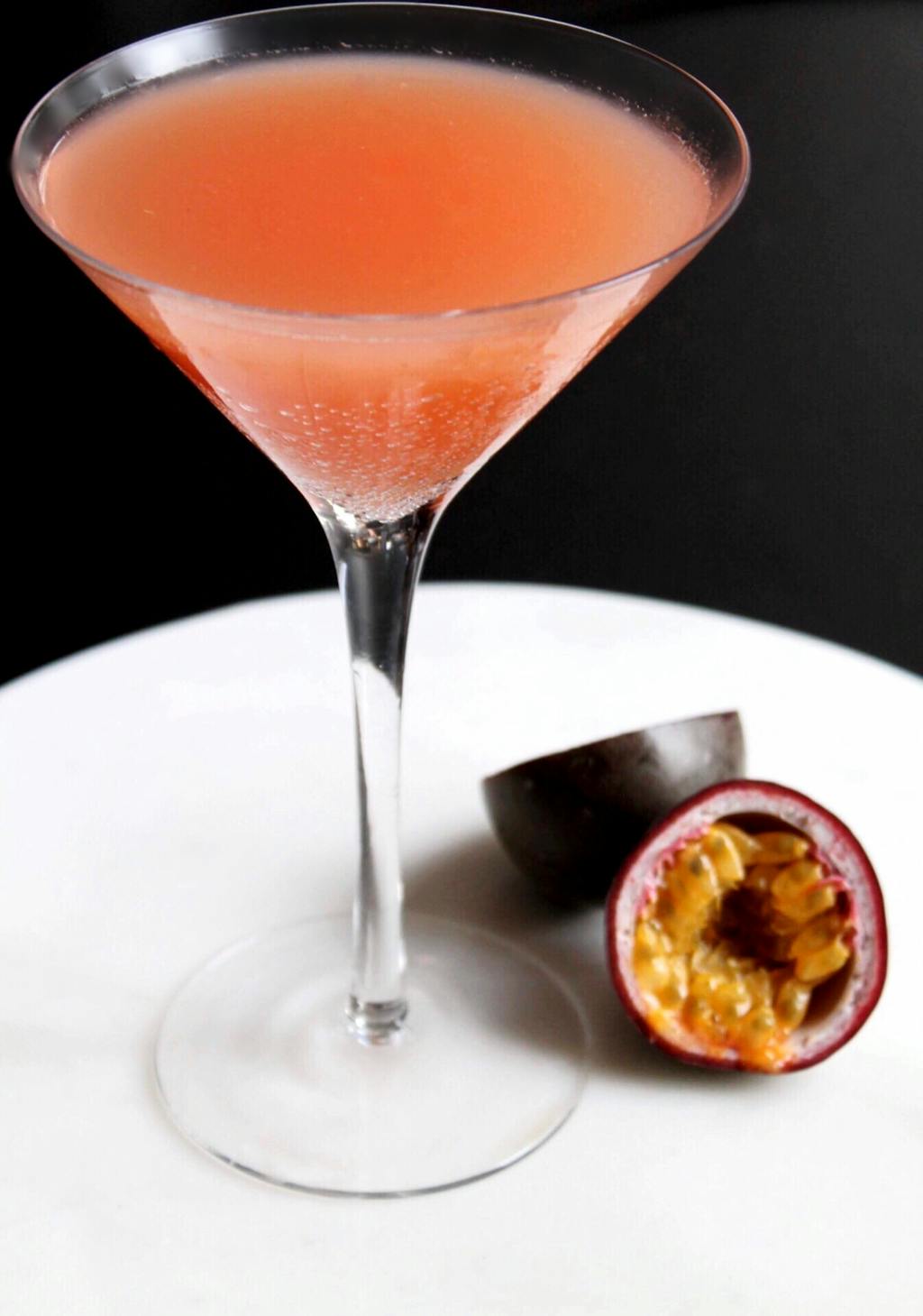 Martini med passionsfrugt Opskrift på martini med passionsfrugt