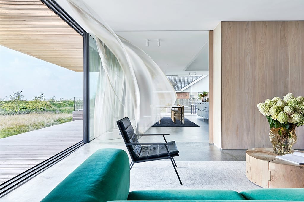 vipp stol udsigt stue vinduer gardin kvadrat