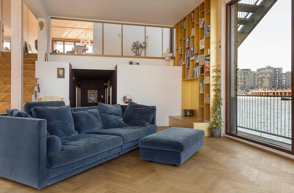 stue sofa blå husbåd