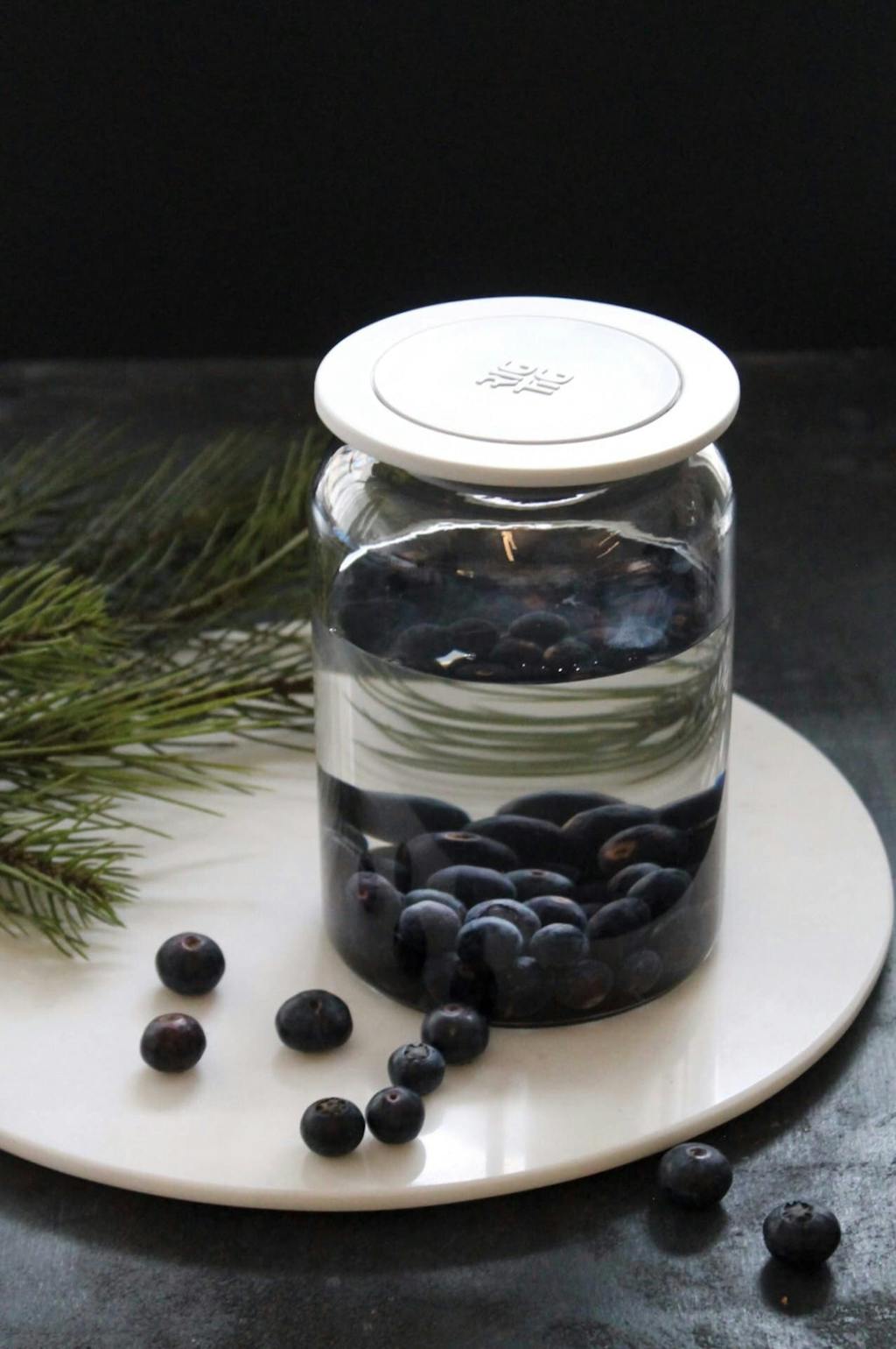 Hjemmelavede blåbærsnaps i glas