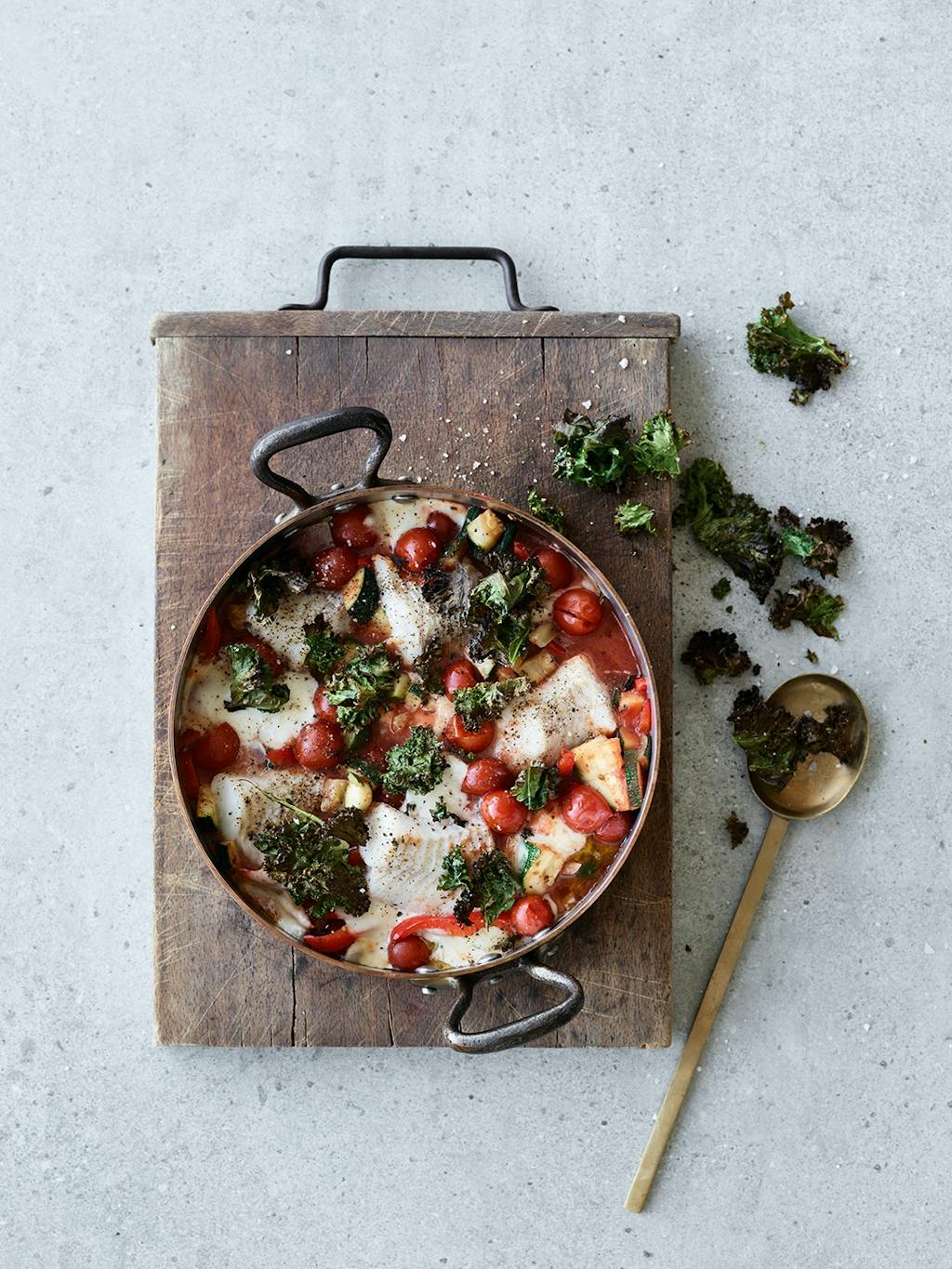 aftensmad opskrift nem one pot torsk cherrytomater mozzarella grønkål