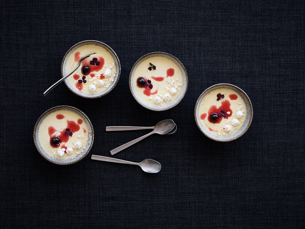 Panna-cotta med brændt marengs Panna-cotta med brændt marengs