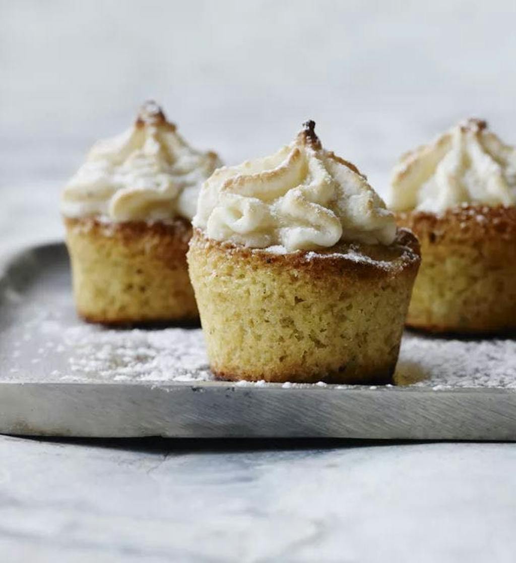 Muffins med marcipan og kransekagetopping