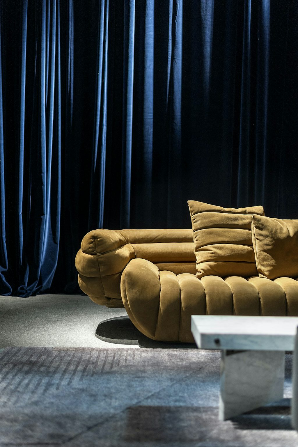 baxter11 Baxter sofa velour gul