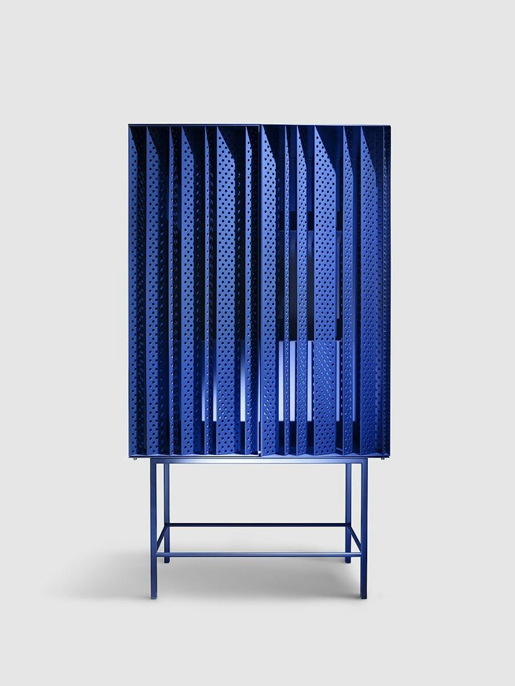 opbevaring i blå reol cabinet