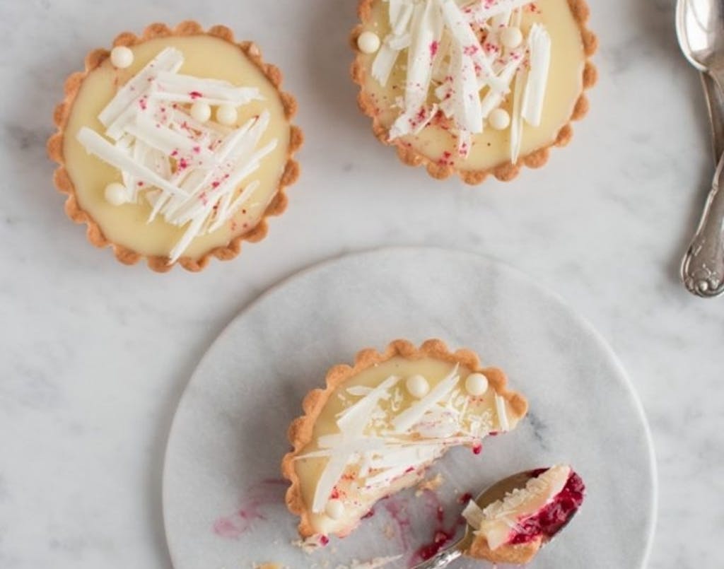 Tærter med hindbær og hvid chokoladeganache