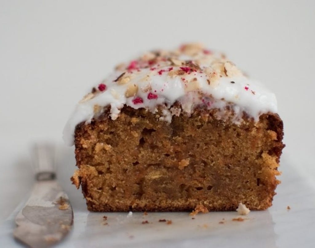 gulerodskage med nødder og citronglasur