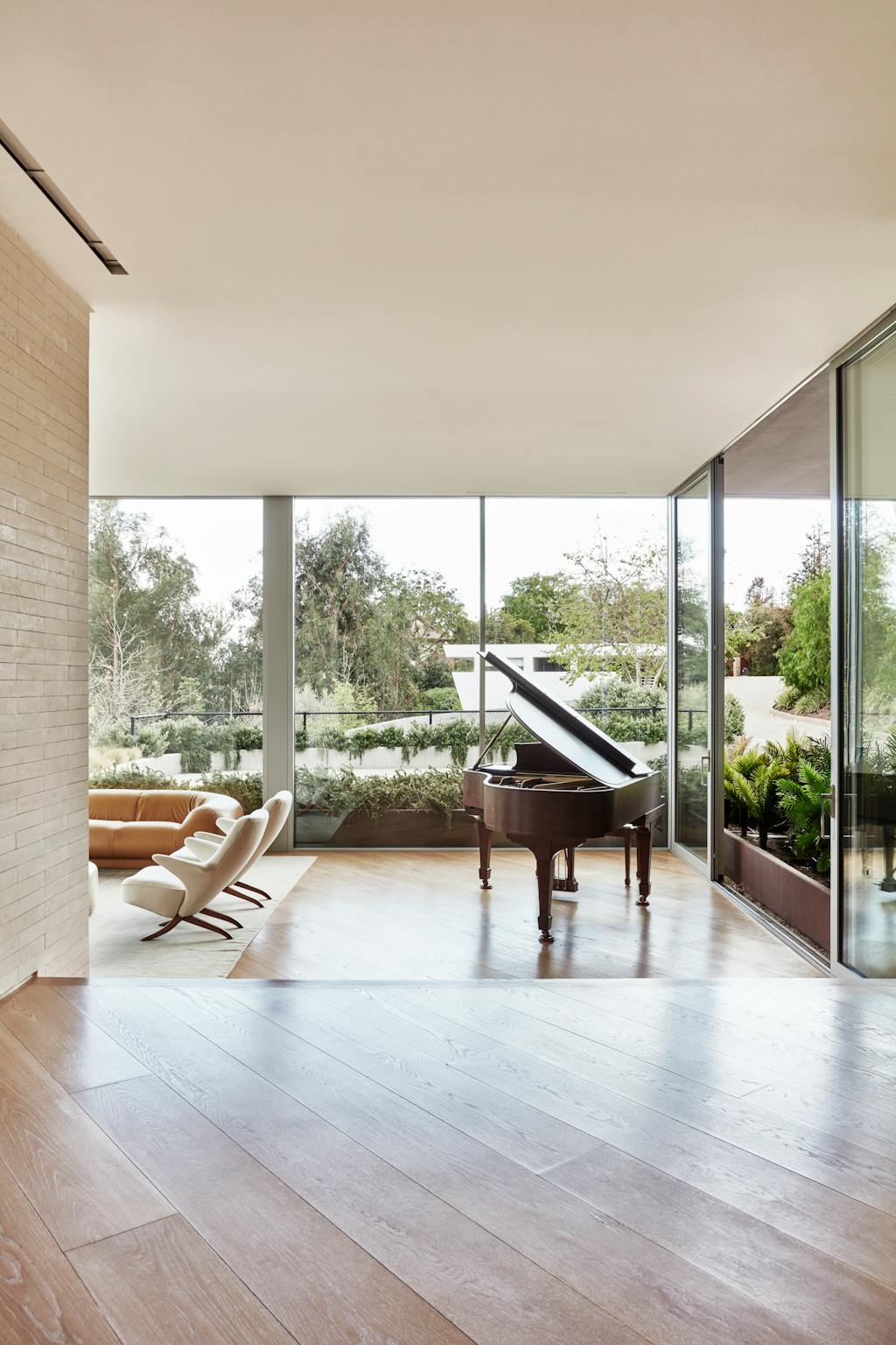 flygel og vintage stoler