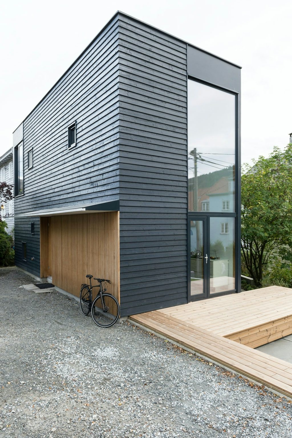 Blåbeiset hus
