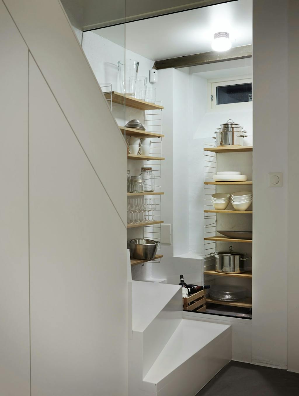 Kjøkkenavlastning i trappen