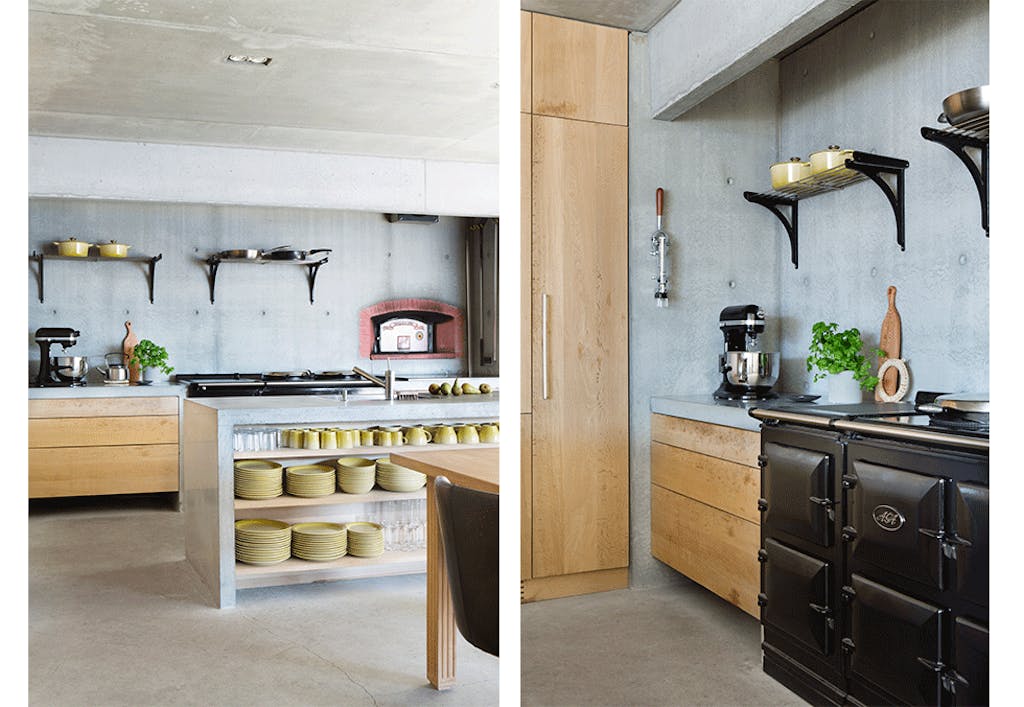 Kjøkkenet er funksjonelt og stilrent