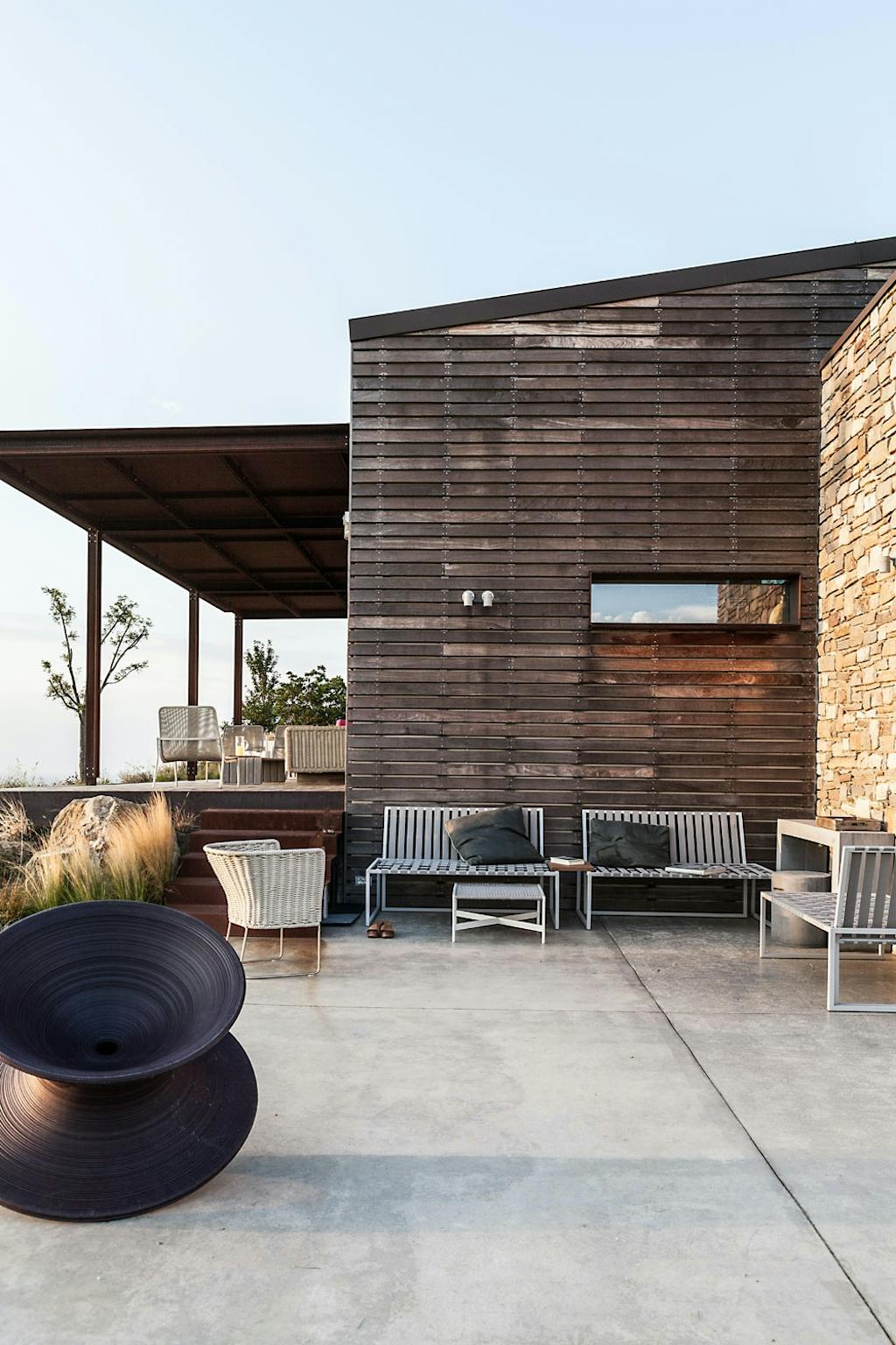 Naturlige og stramt i vakker kontrast