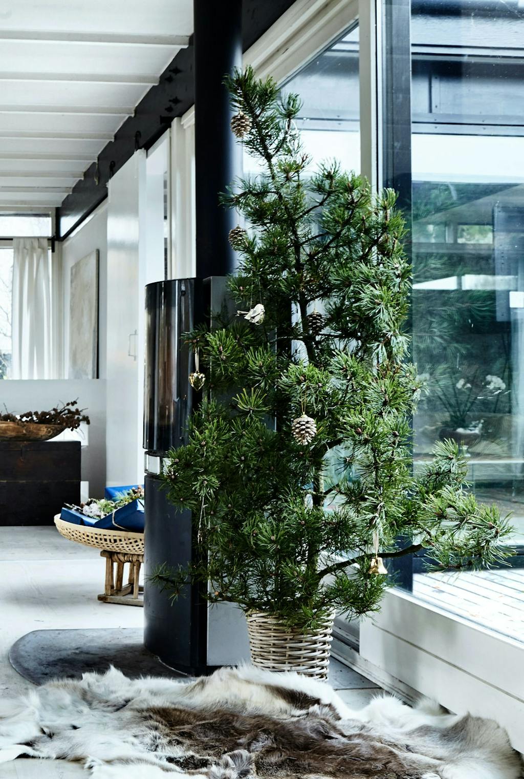 Juletre med kongler. 