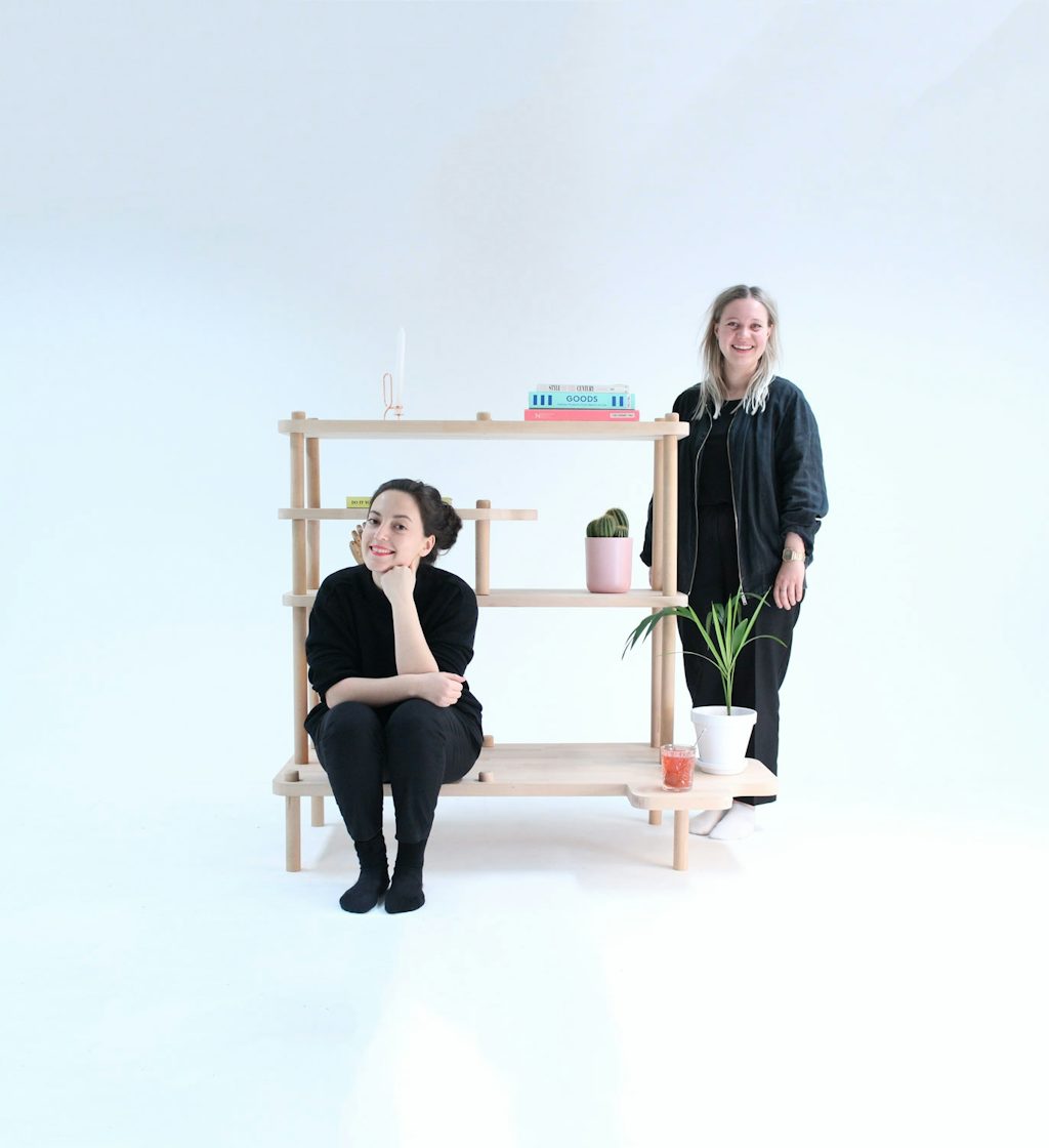 DIY-møbel med benk og hyller DIY-møbel med benk og hyller