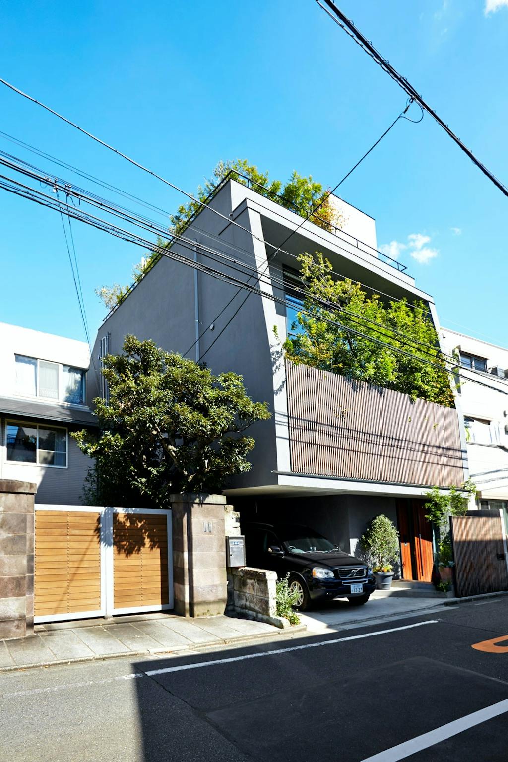 Klemt innimellom hus