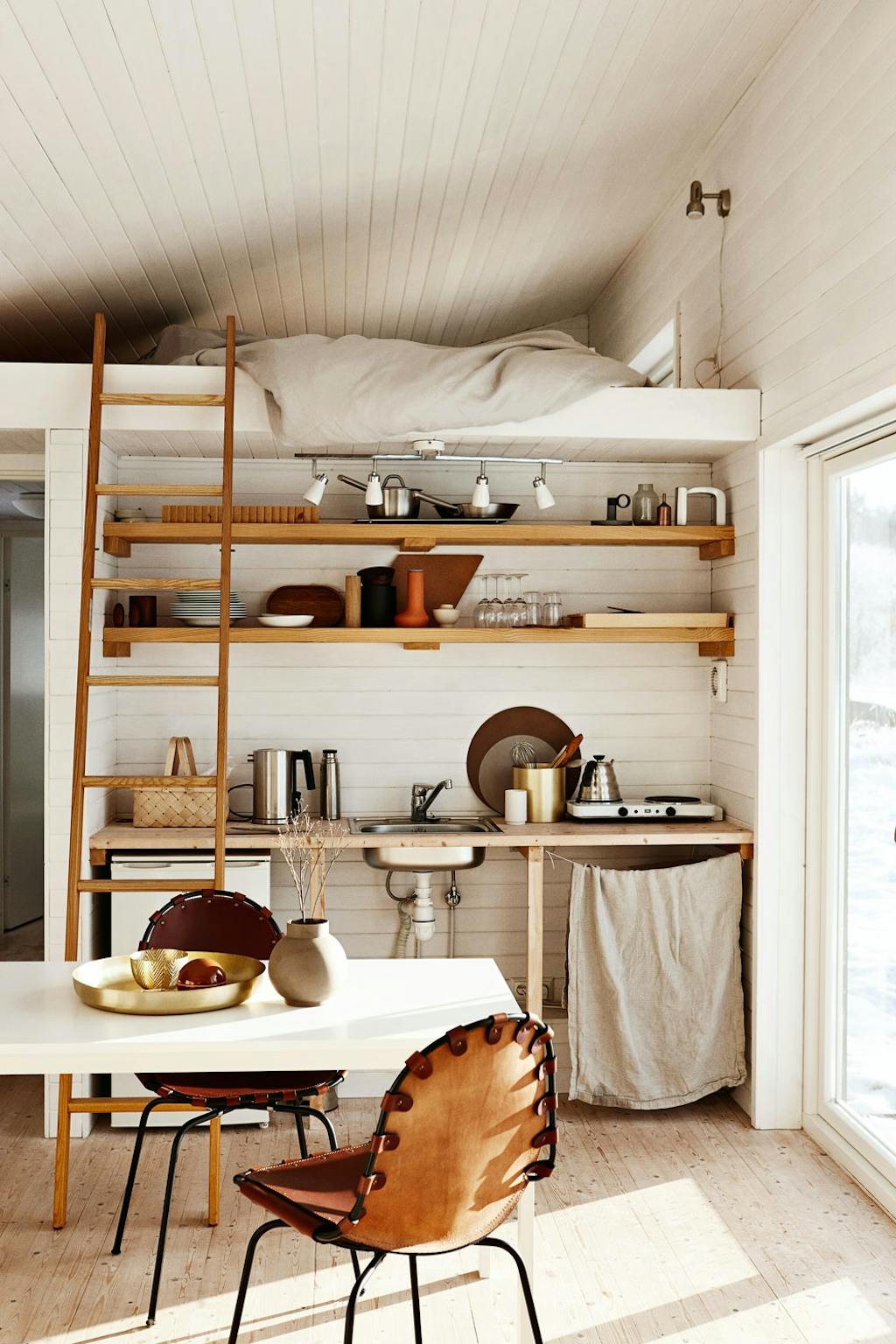 Enkel kjøkkenkrok under hemsen