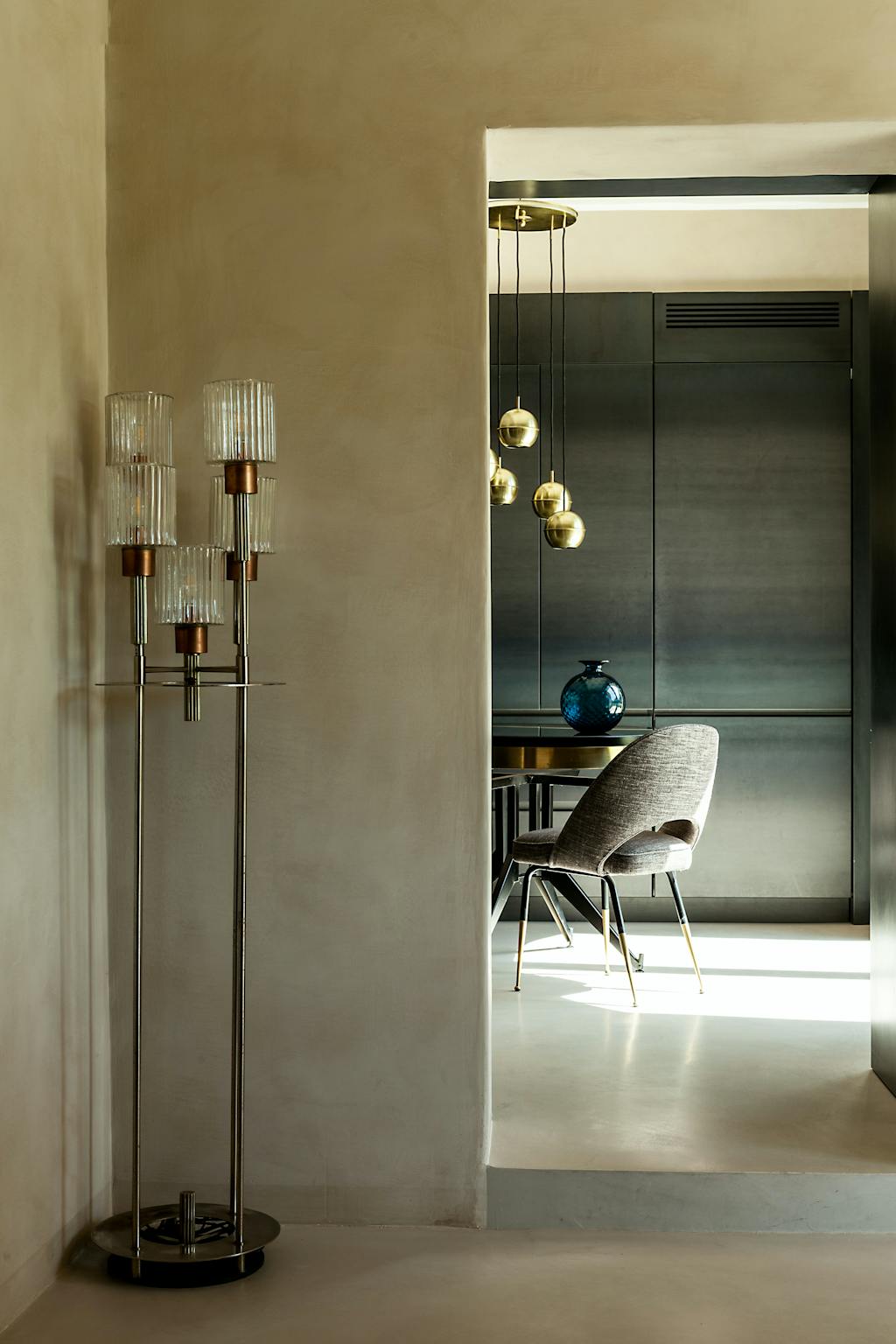 Bjelker i taket og originale steinvegger