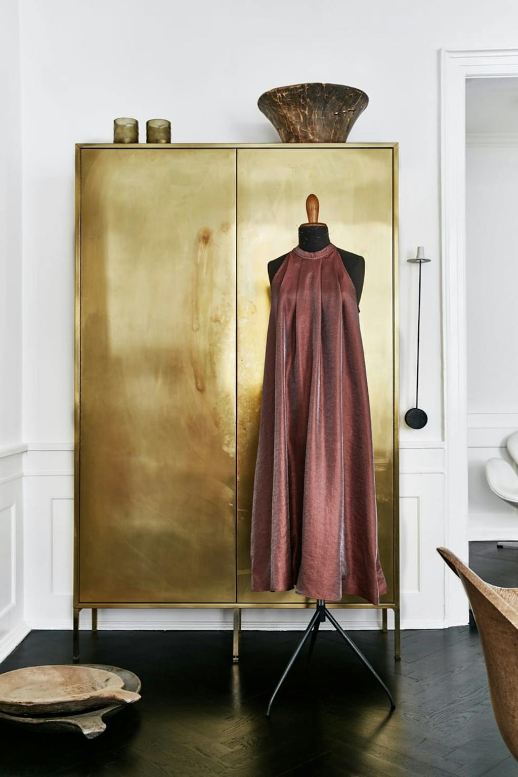 6. En gyllen tråd i leiligheten skaper skandinavisk glamour