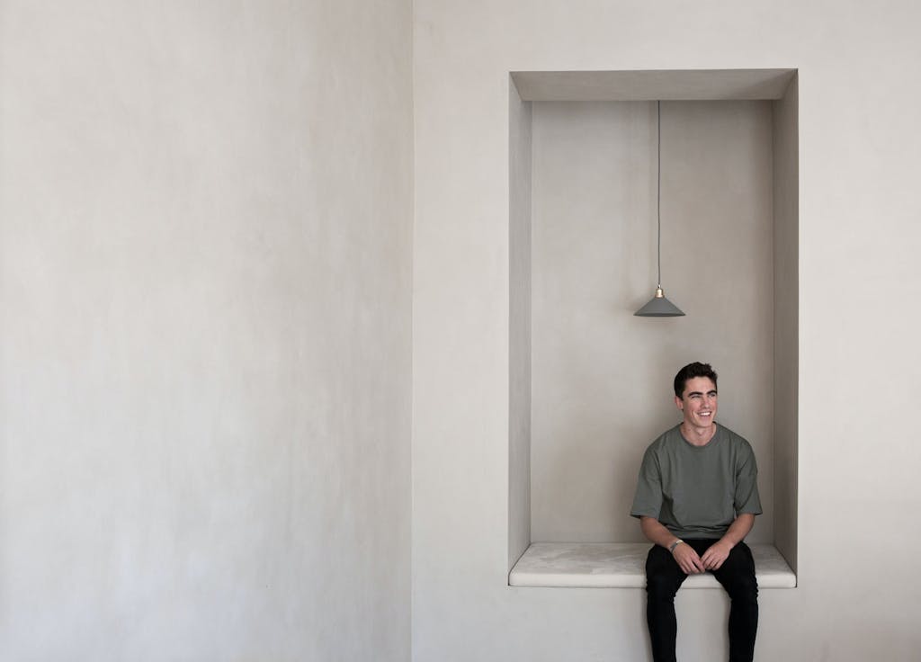 Sitte-nisje i veggen på Kinfolk-kontoret i København