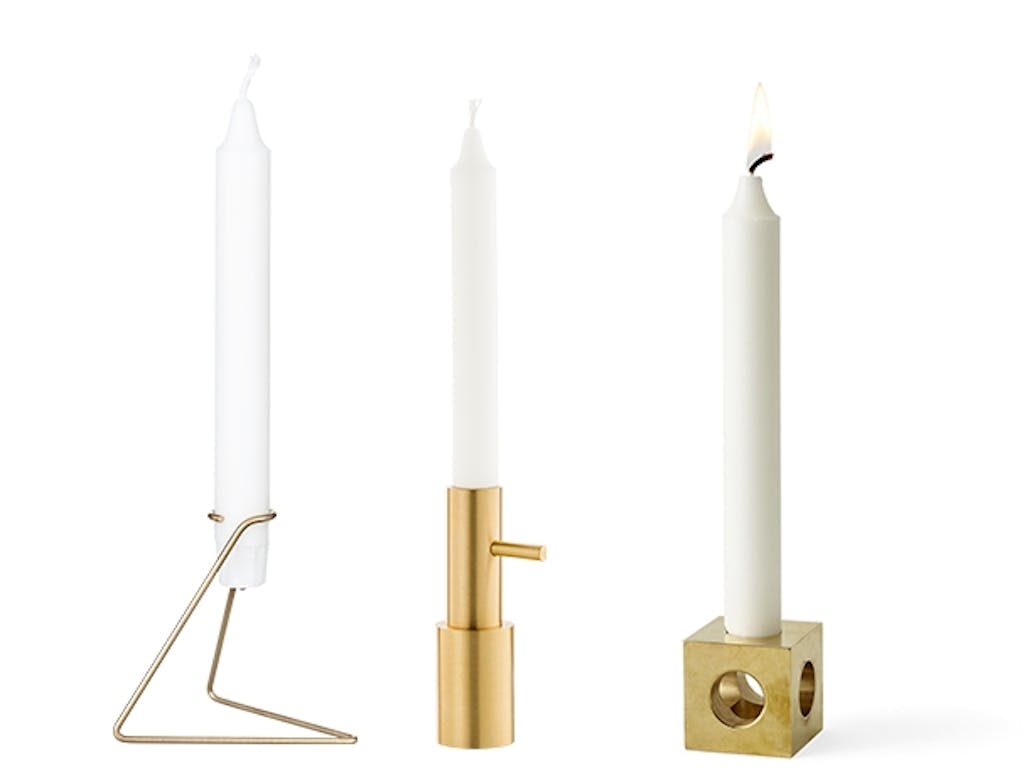 Enkeltstående lysestaker fra Moebe, Fritz Hansen og Menu.