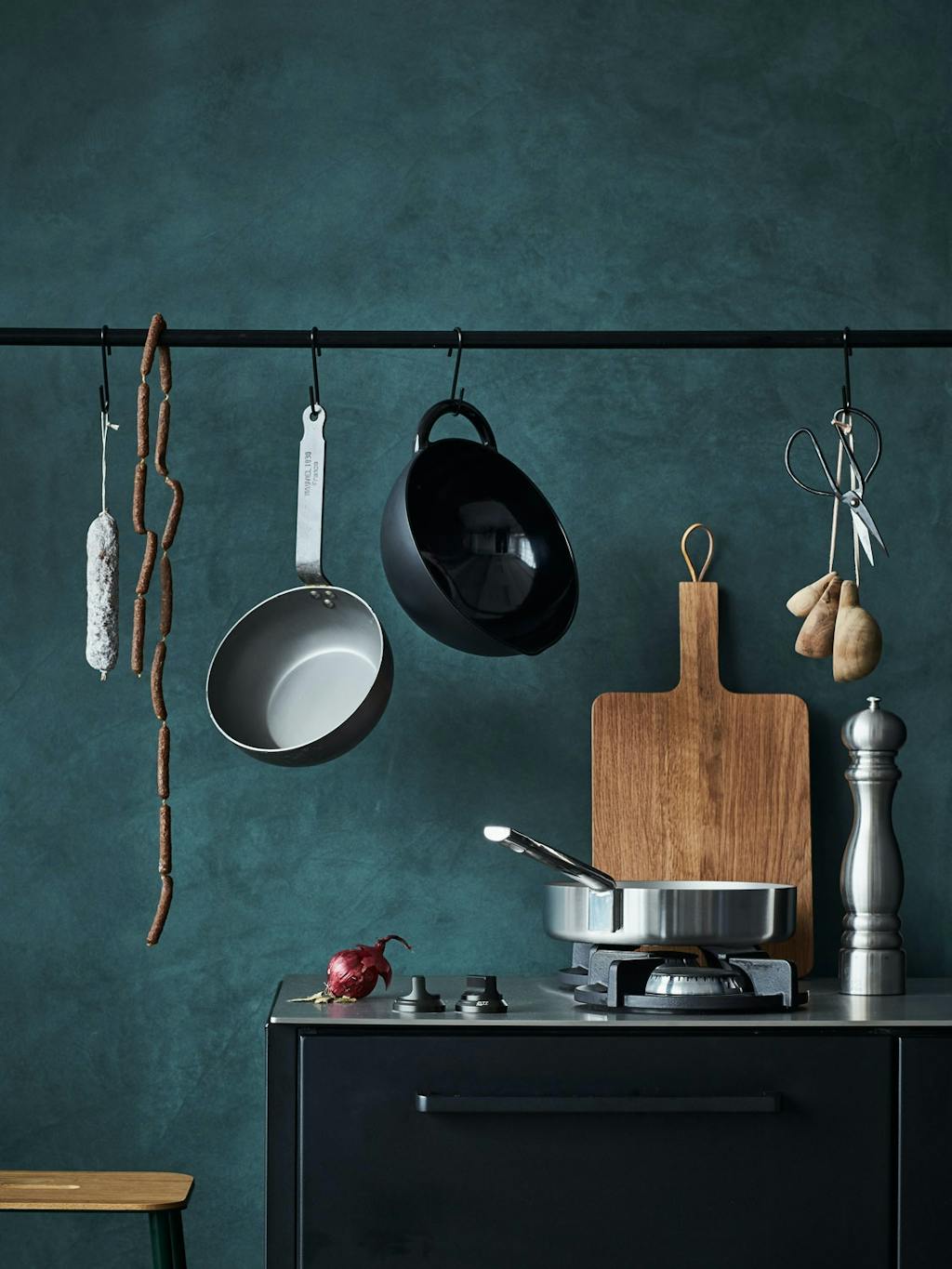 Stål og mørke flater