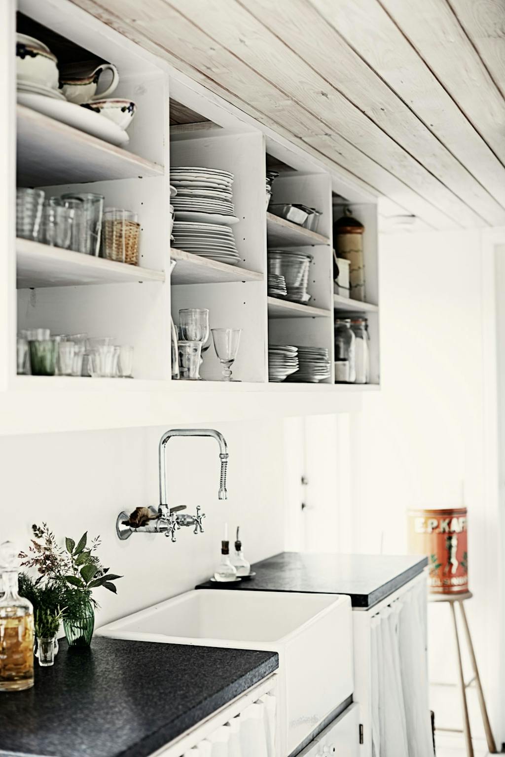 Enkelt innredet hytte