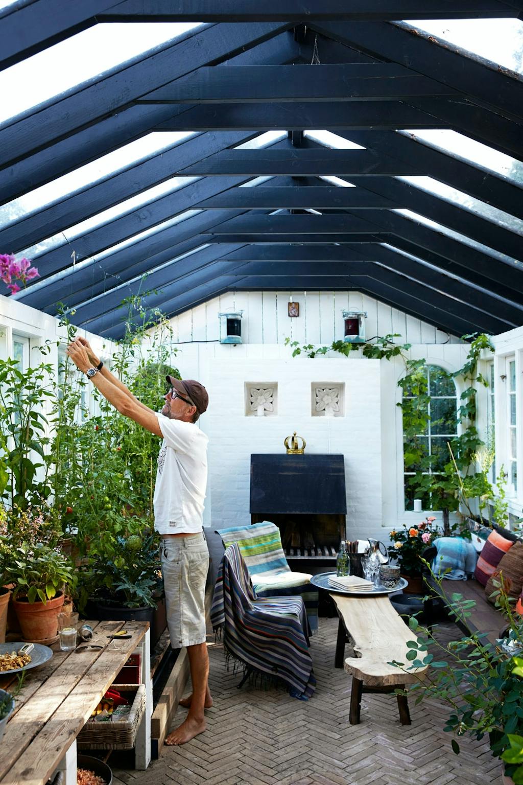 2. Få mer ut av hagen med et drivhus