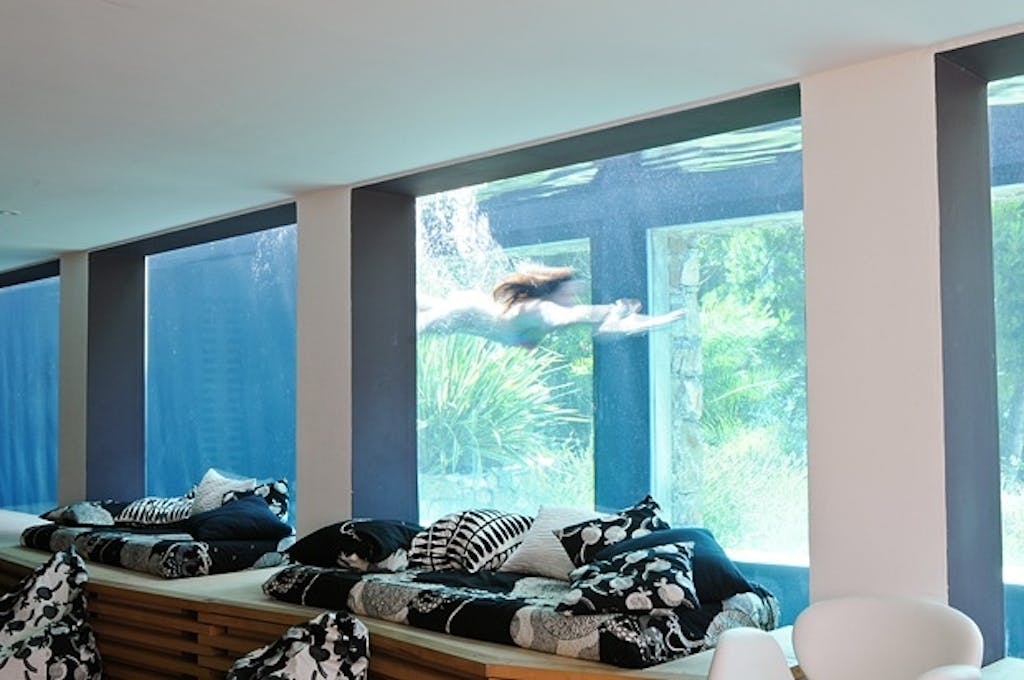 Feriehuset har basseng med innsyn