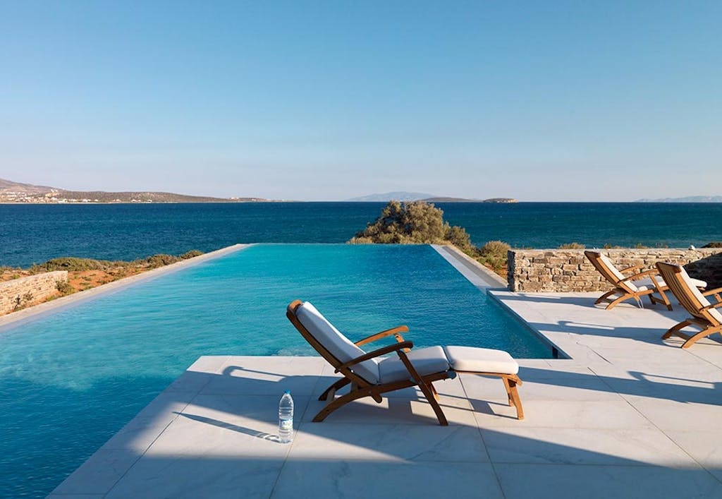 4. En gresk perle med uendelighetsbasseng