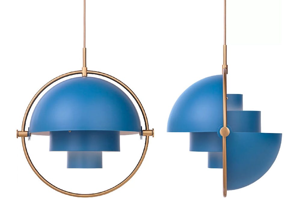 Blå lamper fra Gubi. 