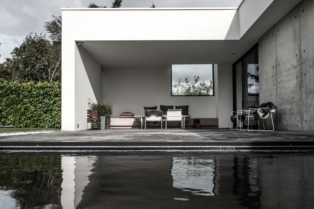 Overbygget terrasse ut mot hagen. 