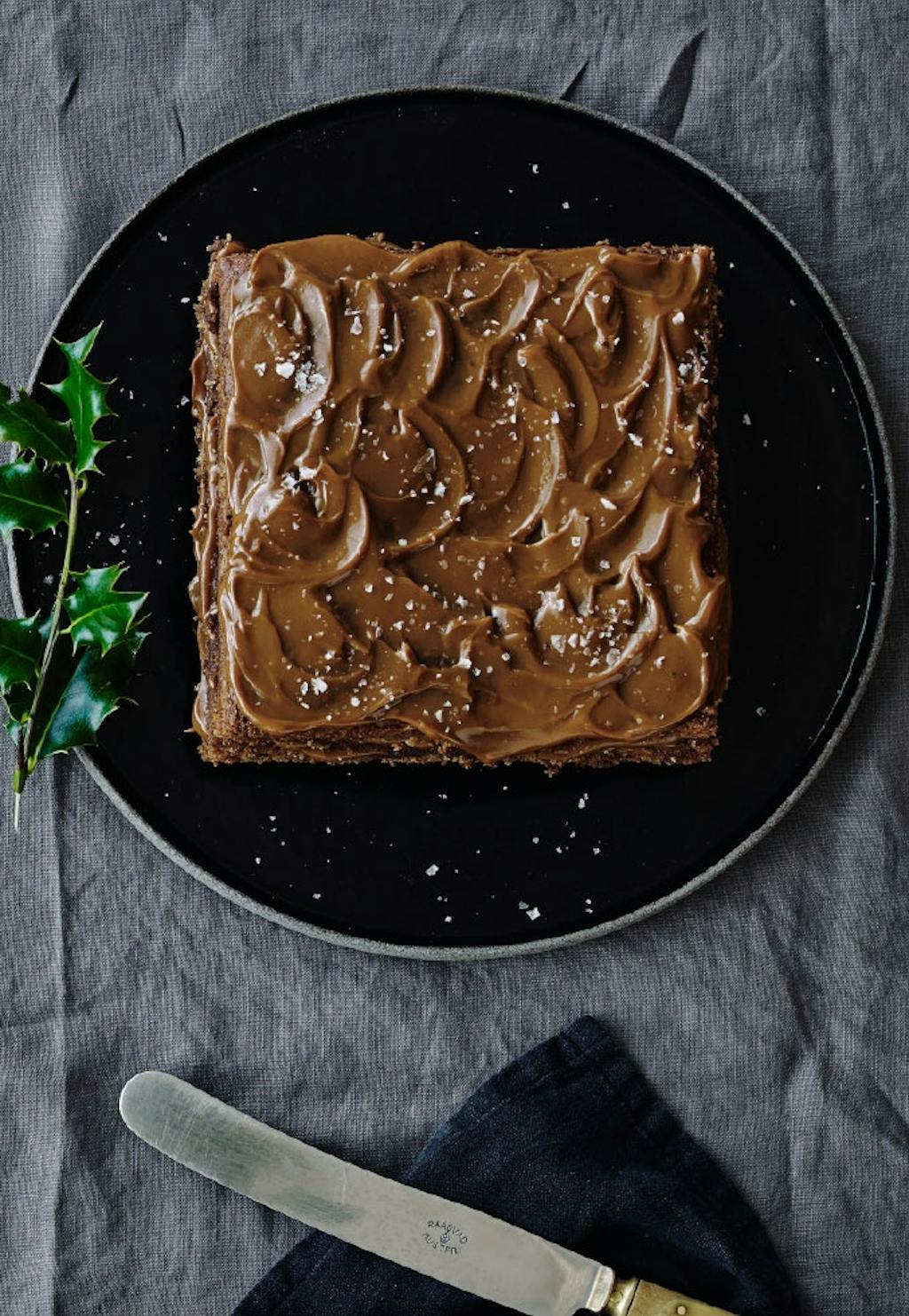 Kanelkake med dulce de leche og havsalt