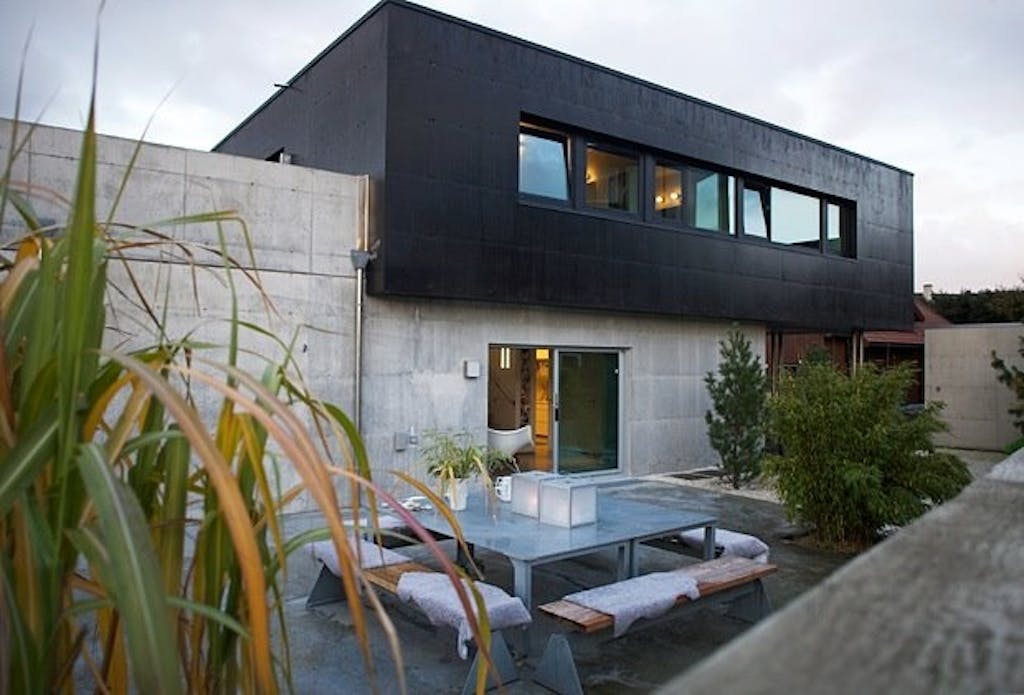 Utradisjonell familiebolig i betong