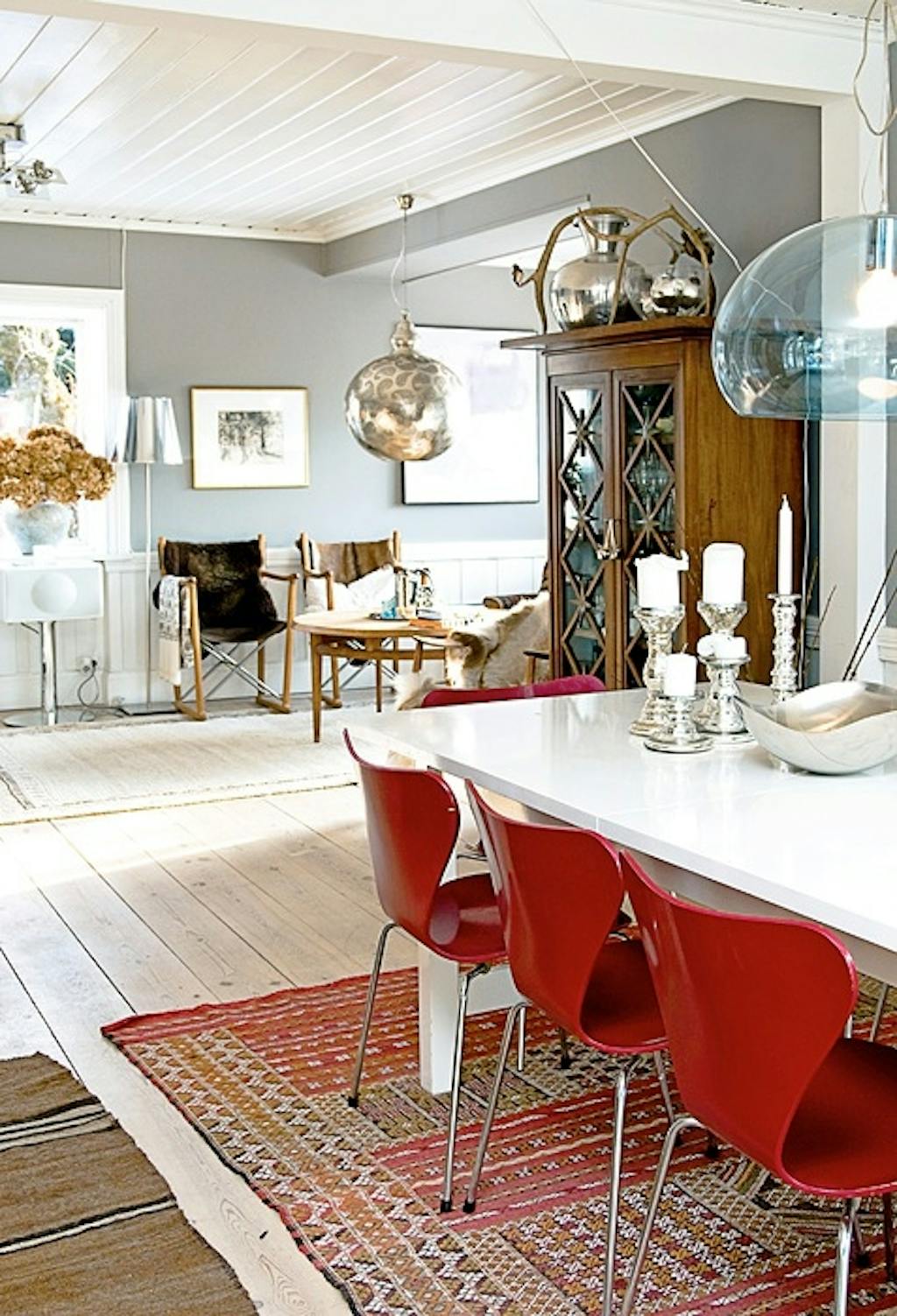 Bruktkupp rundt spisebordet 