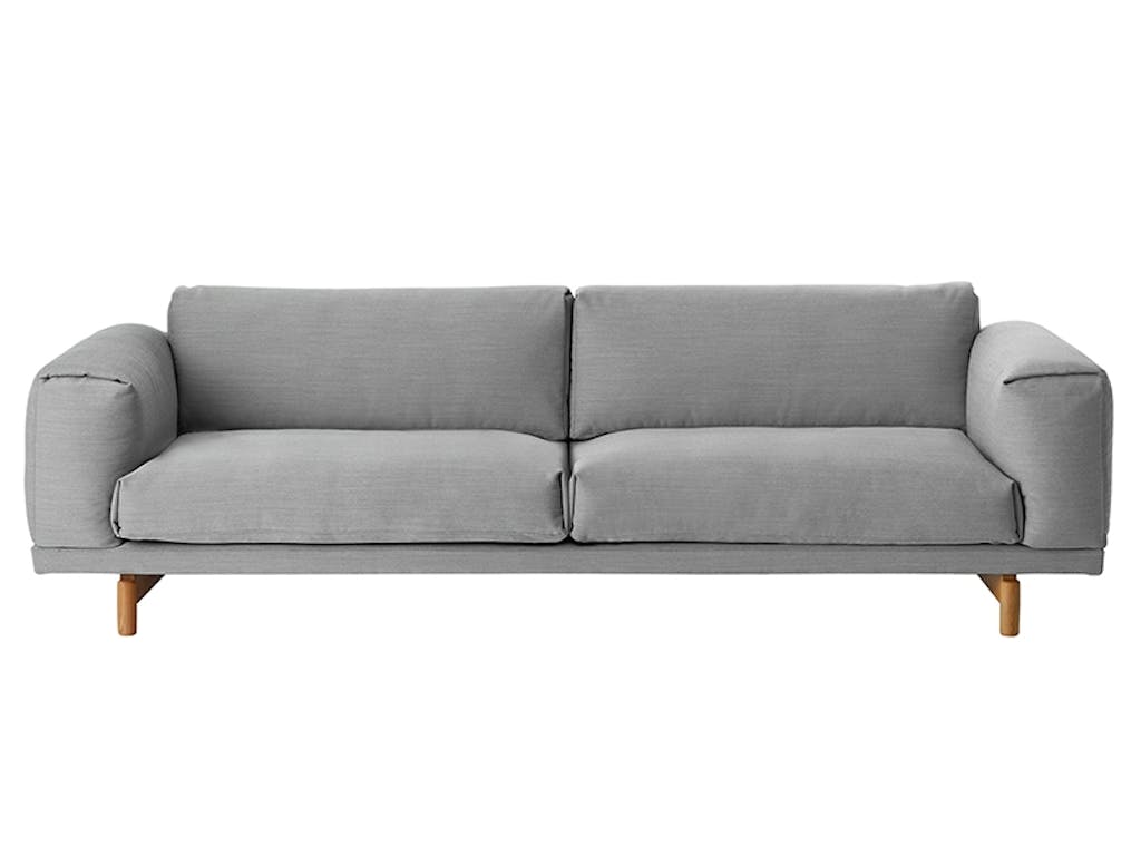 Stram sofa i myk farge 