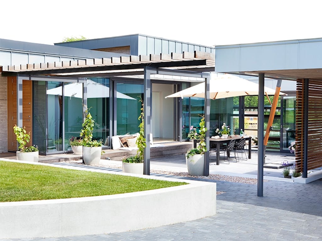 Lun uteplass med kveldssol 