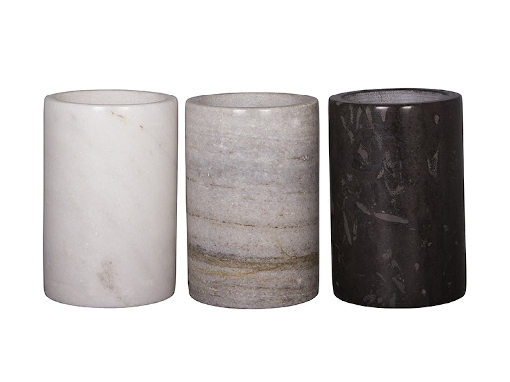 Marmorvaser pynter opp