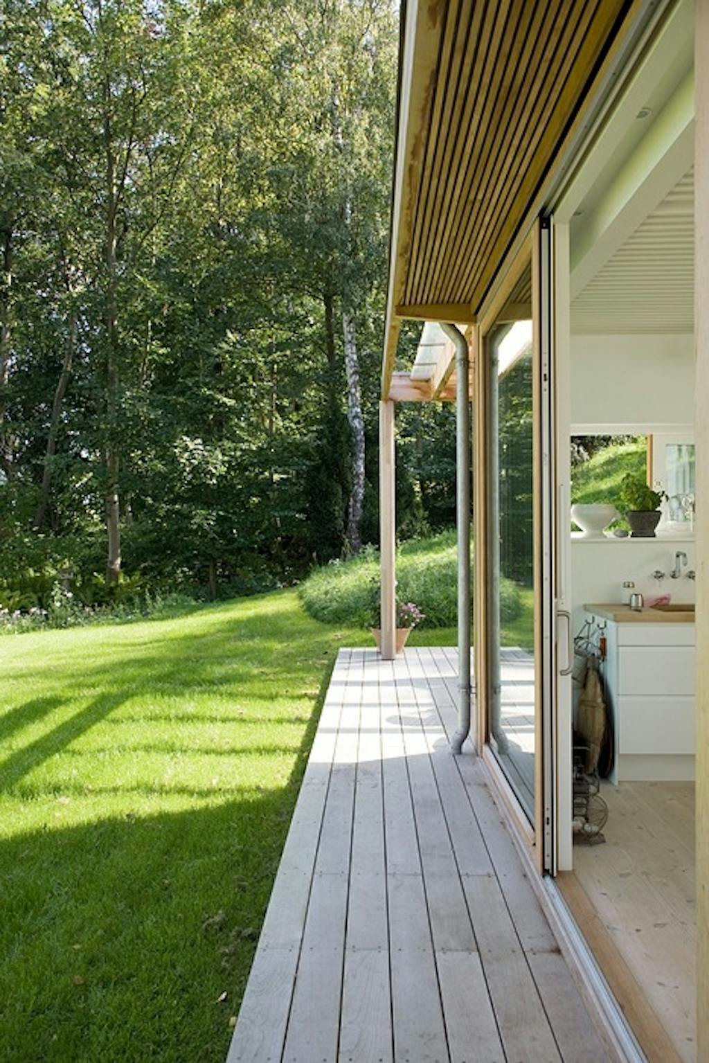 Tredekke rundt huset