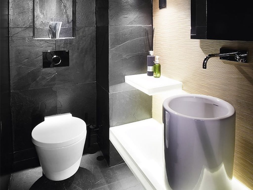 Stilig med sort skifer