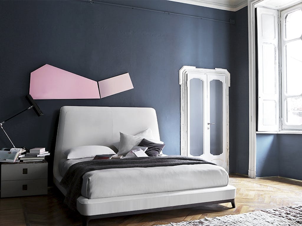 Lys seng - mørk vegg