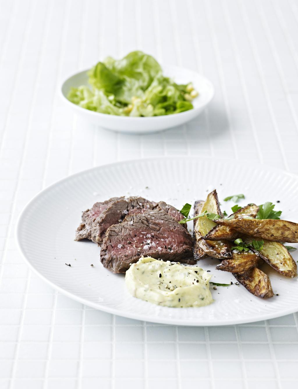  
Hovedrett: Grillet indrefilet med chilibearnés