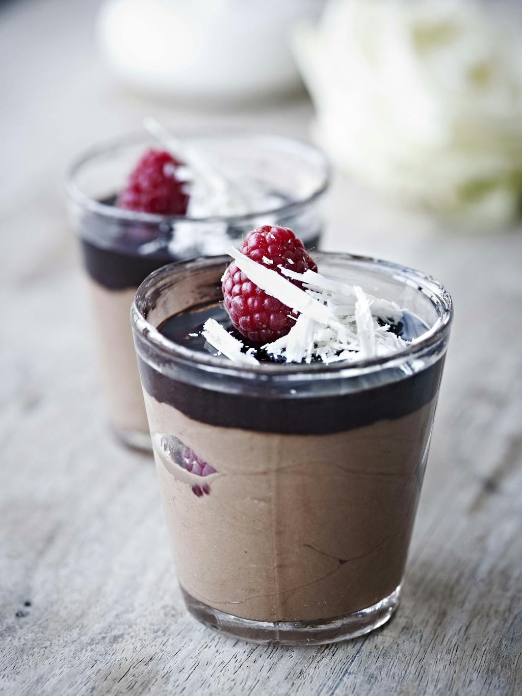 Sjokolademousse med bringebær og kakaogelé