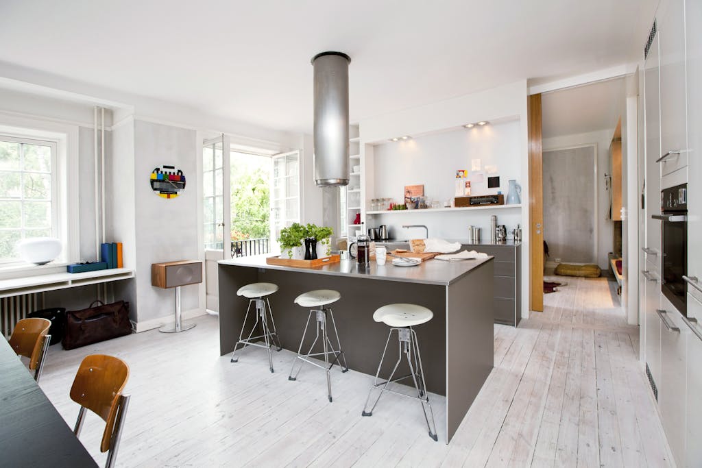 Glir lett fra rom til rom